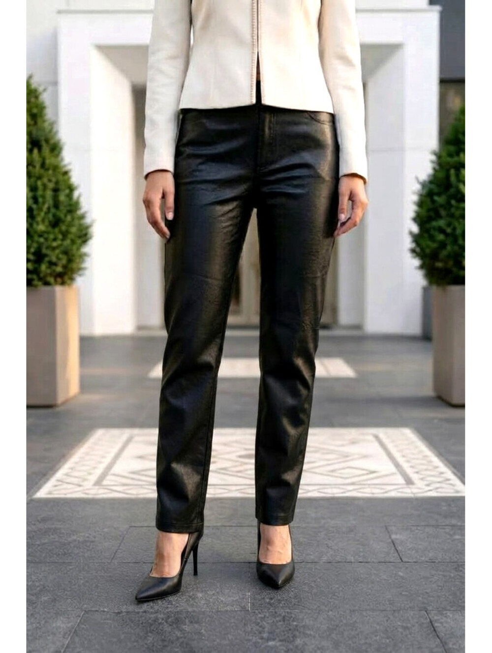 Grace in LA Faux Leather Straight Leg Pants sz Large